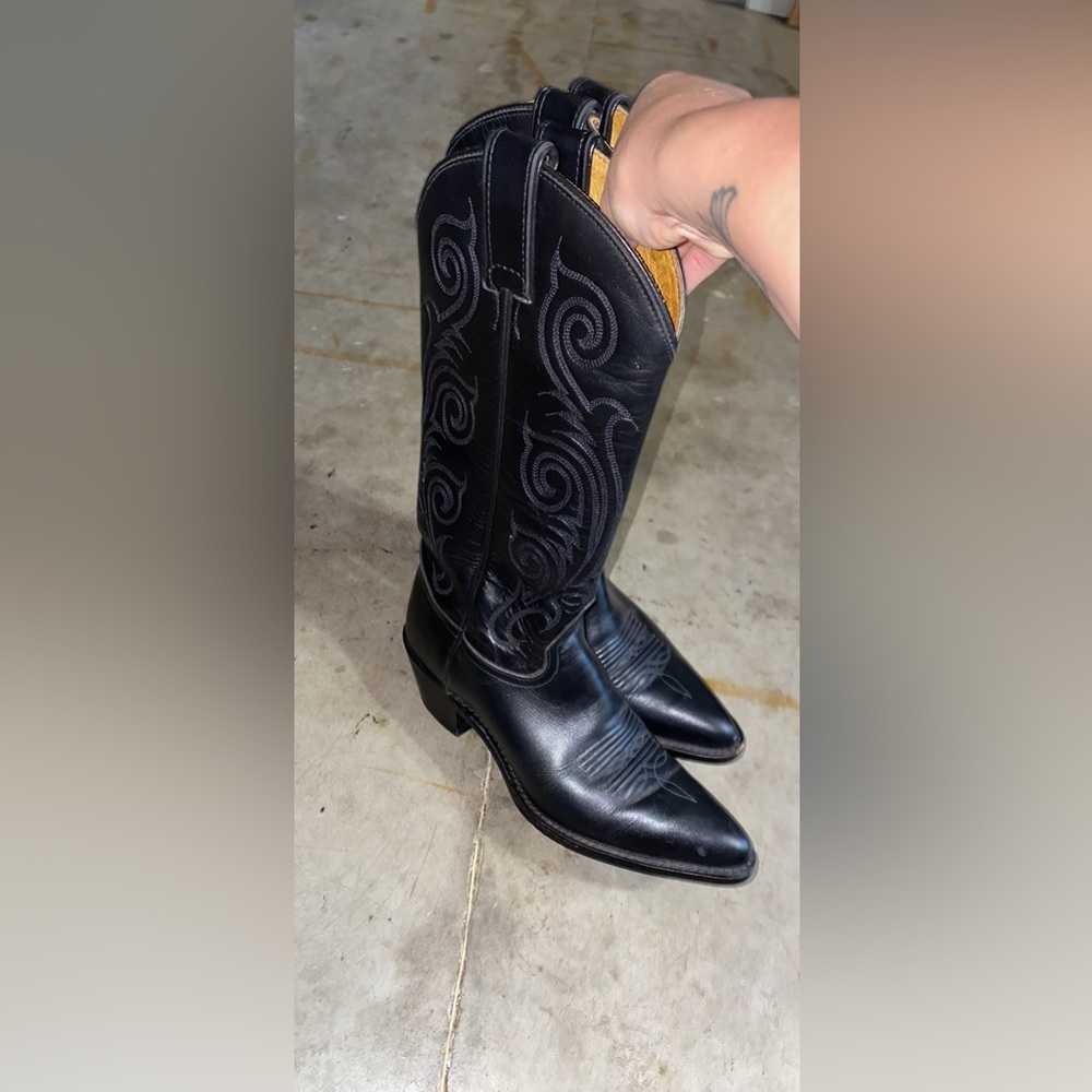 Black cowgirl boots